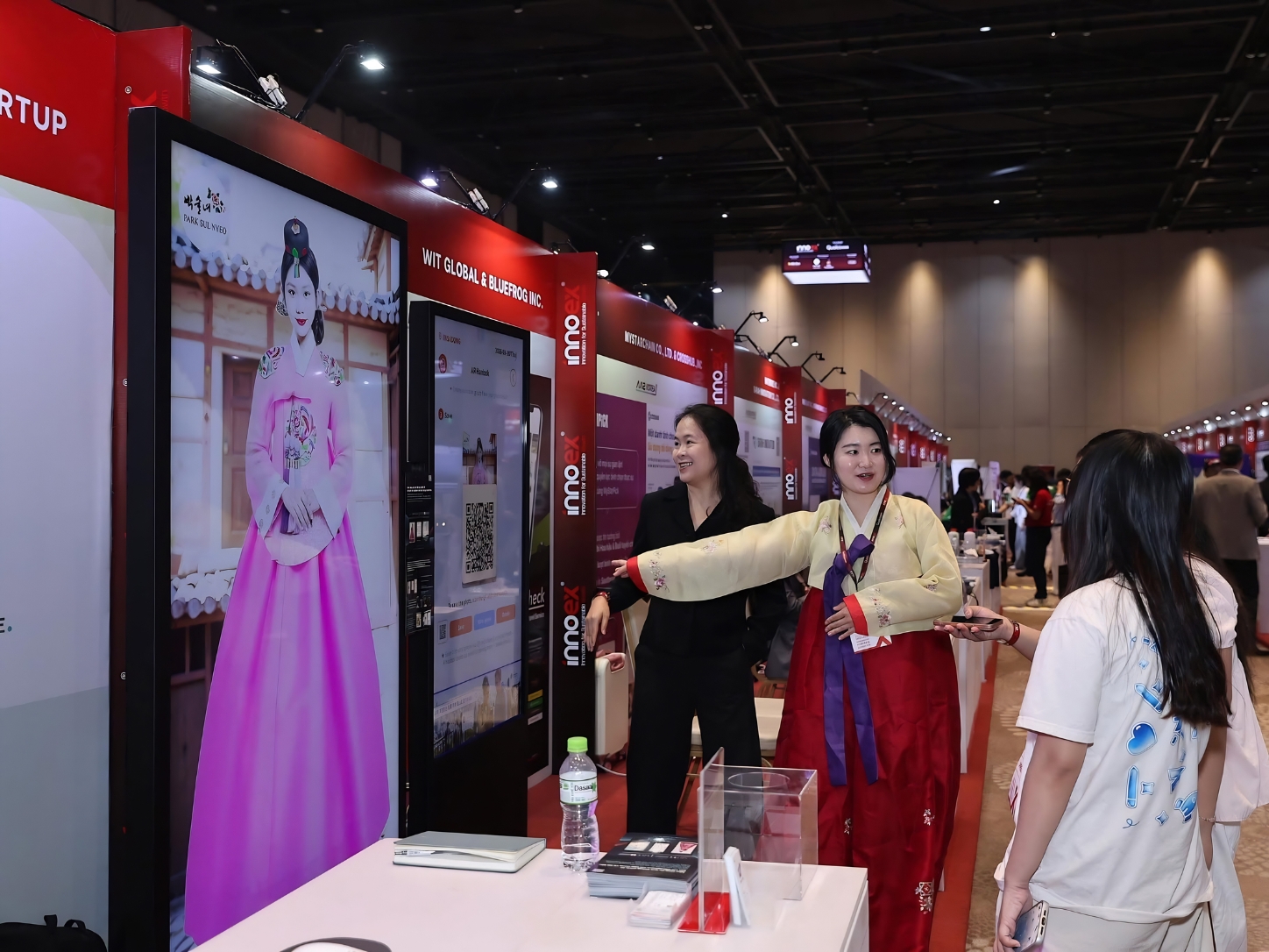 Hình ảnh triển lãm InnoEx 2026 đang diễn ra sau khi Melody Productionworx Thi Công Toàn Bộ Gian Hàng